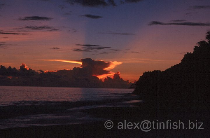 Bikini Sunset.jpg - Gorgeous sunset